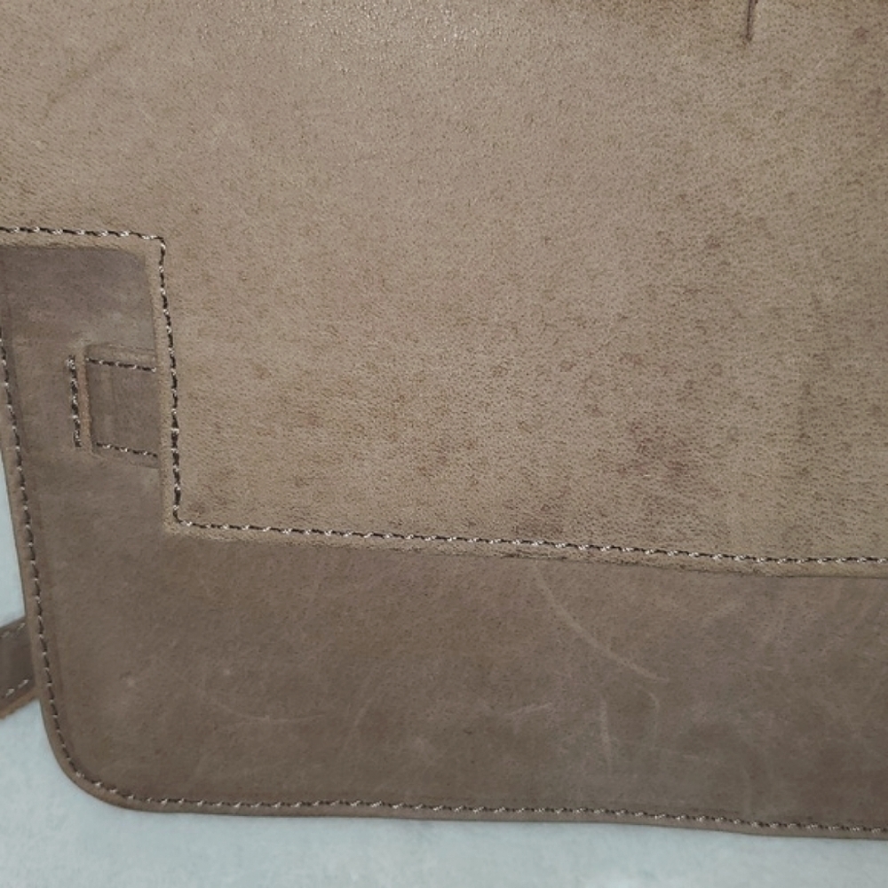 Day & Mood Leather Irene Vintage Crossbody Leather Front Flap Messenger Bag - Picture 11 of 14